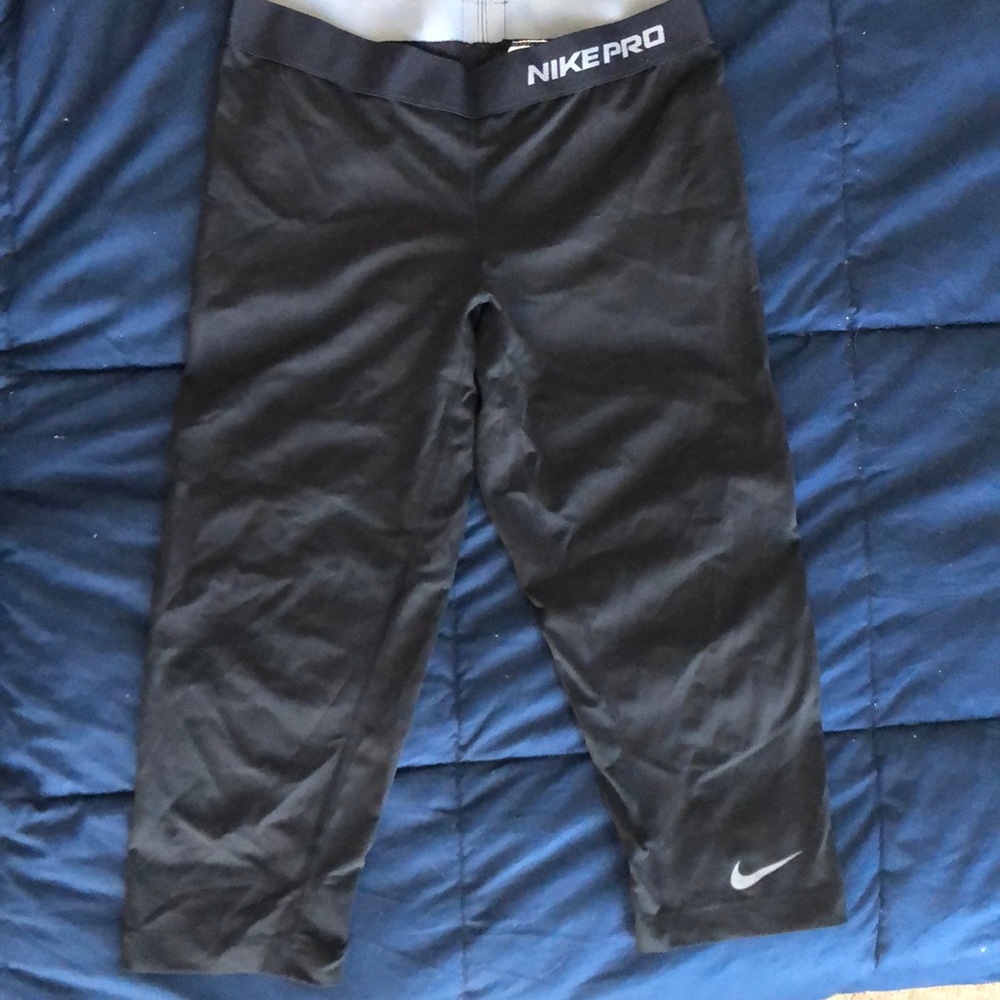 Nike Pro compression crop leggings